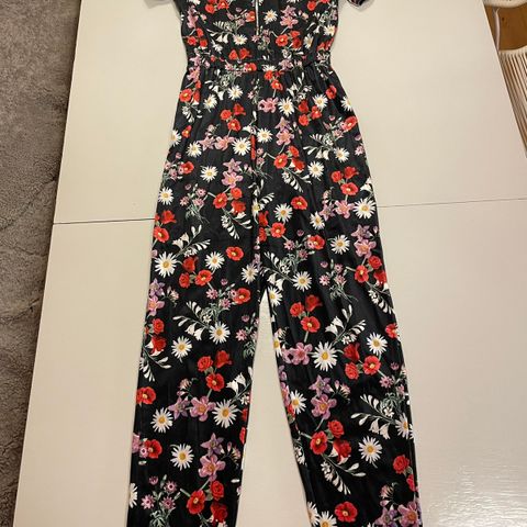 Ny jumpsuit fra Wow (Str. 164 cm)