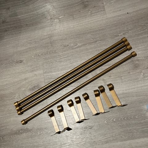 4stk gardinstenger 70cm i gull / beige farge selger for 50kr Per stk