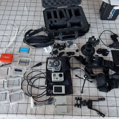GoPro Hero 2 med massa utstyr