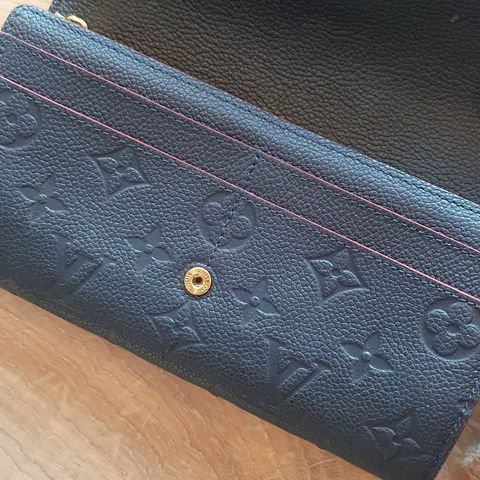 Louis Vuitton sarah wallet