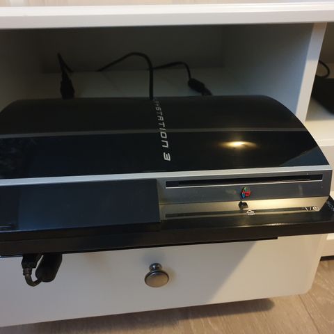 Playstation 3 [ Mod nr. CECHL - 04, 60 GB] , pluss spillerko