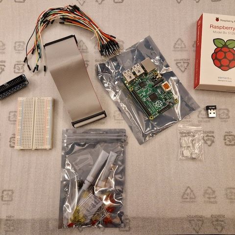 Raspberry Pi Model B+ v1.2 med mye utstyr