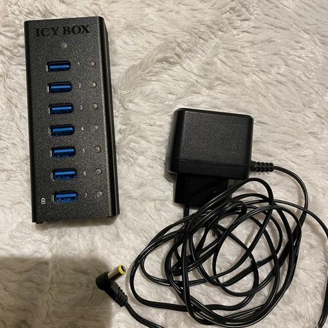 YCI BOX  7 x USB 3.0 Hub med USB ladeport Lader alle mobile enheter