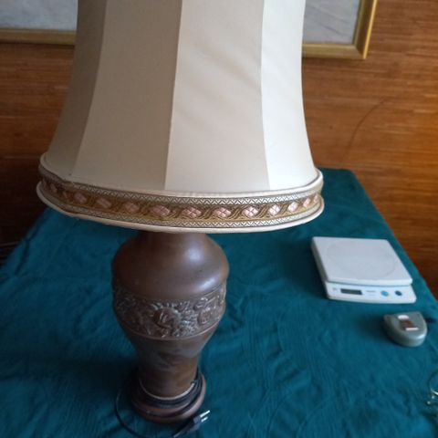 Vakker stor gammel bordlampe i kobber reparasjonsobjekt