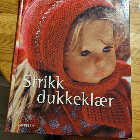 Strikk dukkeklær