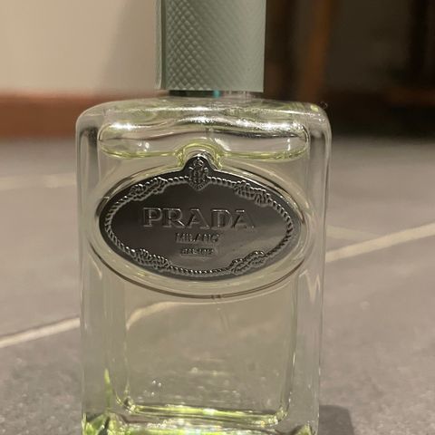 Parfumen Prada D’Iris