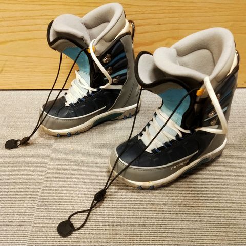 Almost new Snowboard Boots/Shoes/Sko for sale - size 37/38