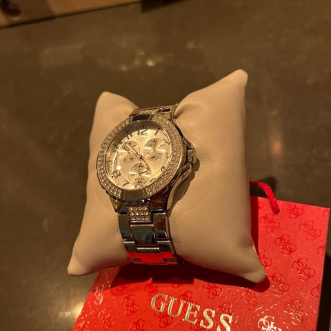 Guess klokke