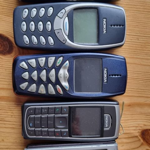 Diverse eldre nokia selges