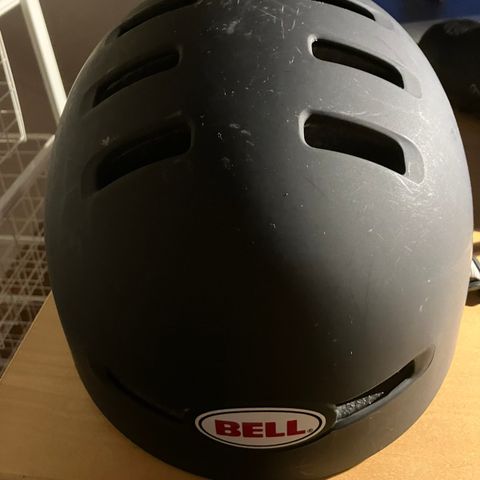 Bell sykkel / skate hjelm str L