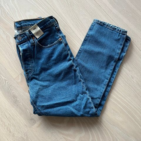 Levi’s 501 crop jeans