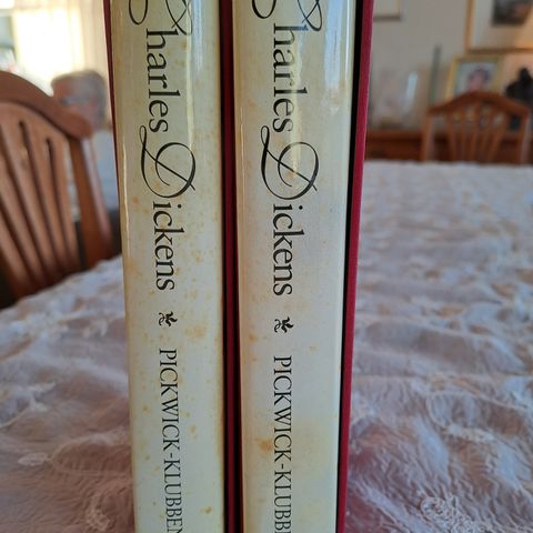 2 bøker av CHARLES DICKENS