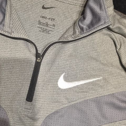 Nike dri fit str 158-170 cm grå