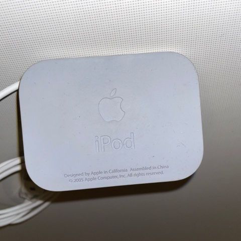 Apple iPod Shuffle 1st Gen USB Charge Sync Dock M9757G/A