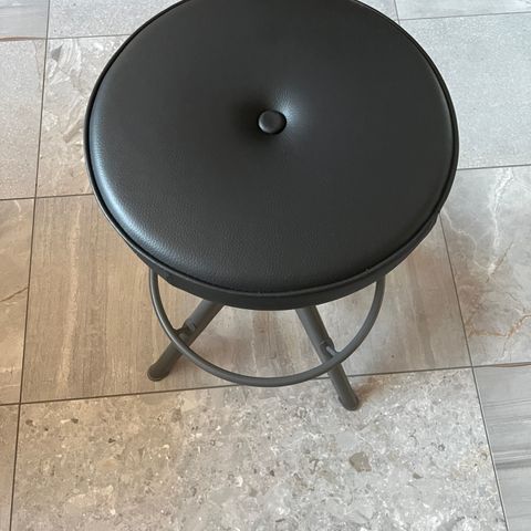 Lite brukt aktiv sitte-/ståstol fra Ikea selges