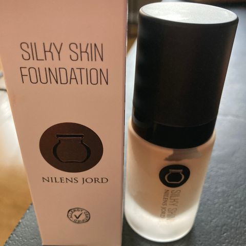 Nilens Jord silky skin foundation neutral nr 564