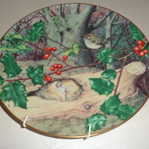 Franklin Mint 1981-Cozy Dormouse in the December Woods