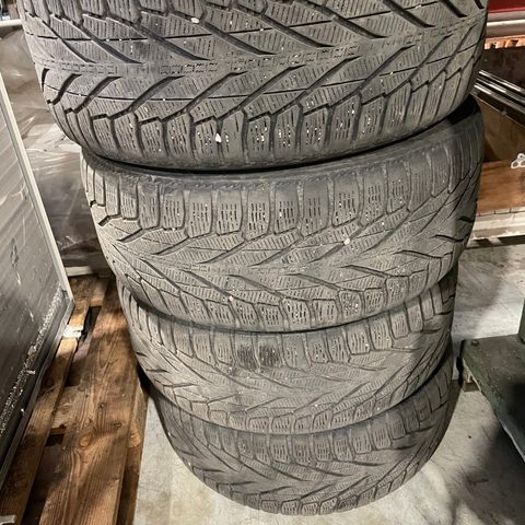 Nokian Hakkapelitta  SUV piggfrie vinterdekk 255x50x19