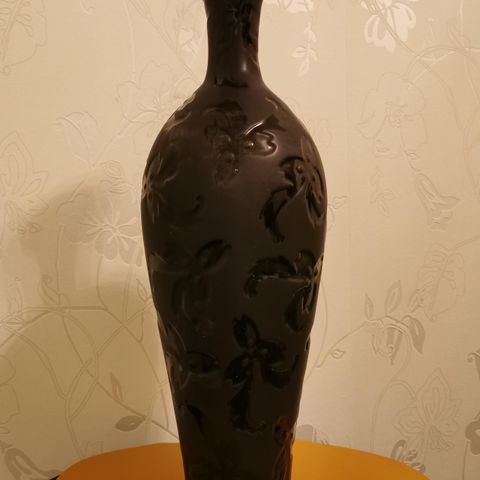 Stilig svartmønstret vase