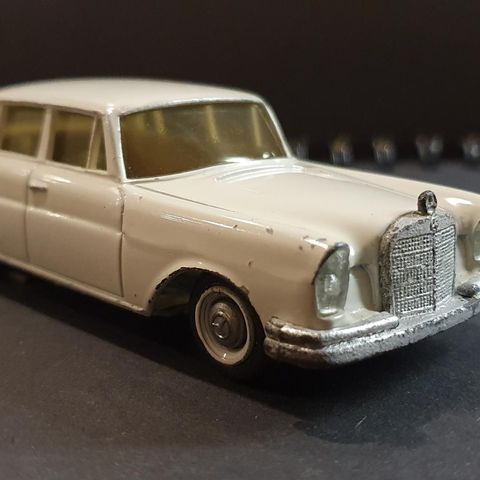 Tekno Denmark modell Mercedes Benz 220 SE