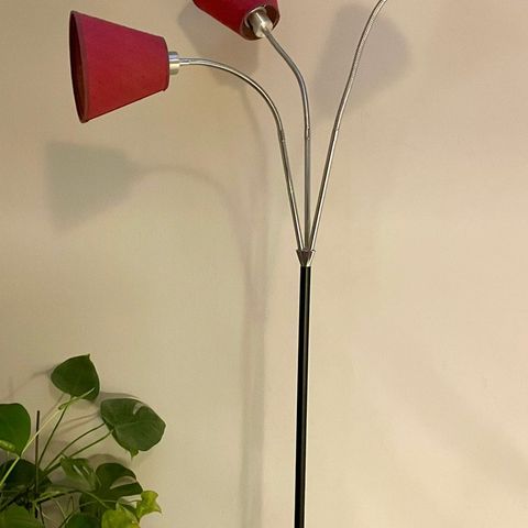 Retroinspirert stålampe i perfekt stand