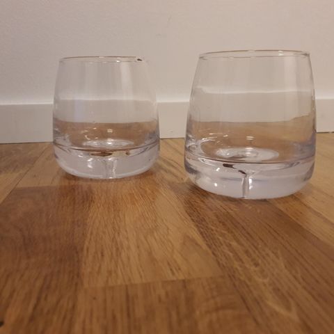 To stilige lysglass for telys.