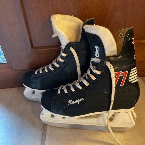 Ishockeyskøyter PRO Ranger 77 i str. 42/43