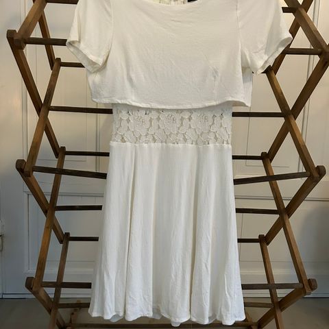 Nydelig hvit kjole fra Bik Bok, str S