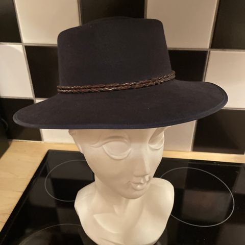 HATT. Statesman hats. Made in Australia. Vintage. Retro