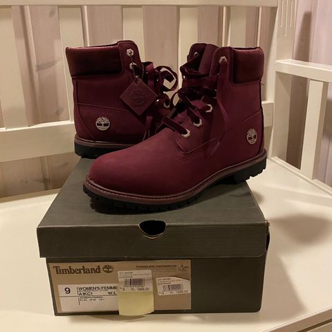 De lekreste NYE burgunderfargede Timberland Boots str 40