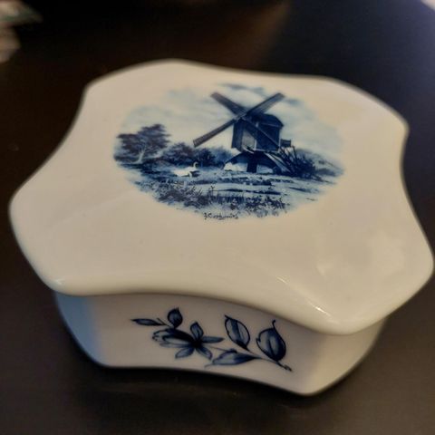 Lite Delft Blue skrin hånd dekorert 1984