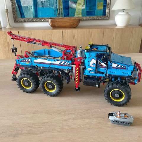 Lego Technic 42070 6x6 Remote Controlled All Terrain Tow Truck