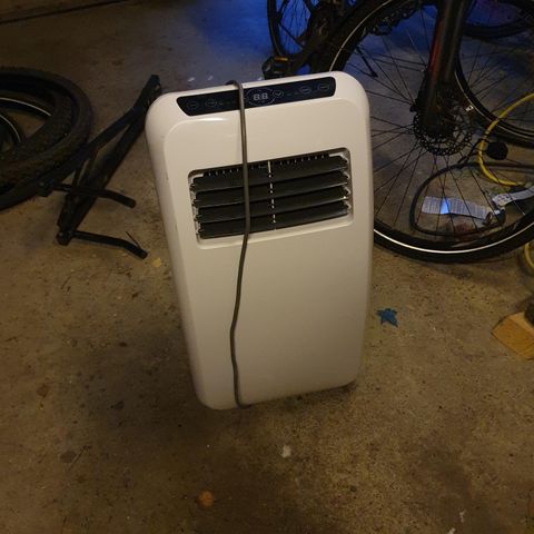 Air conditioner  230 v / 785 watt .