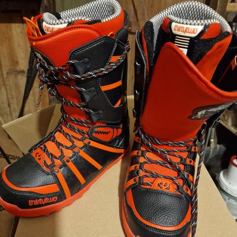 Thirty two snowboard boots