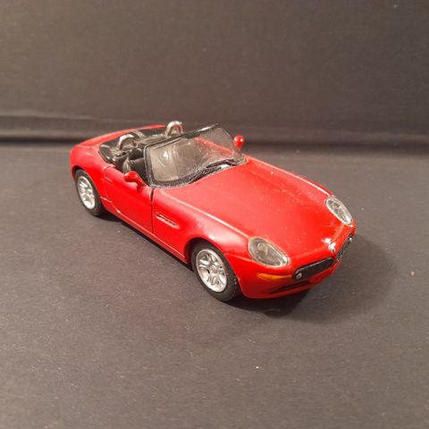 1:38 BMW Z8