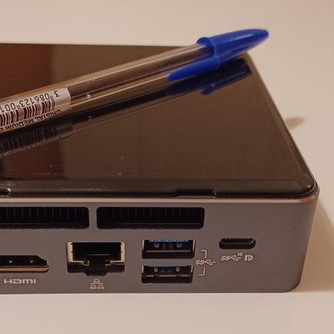 Intel NUC i3 Kraftig Mini pc