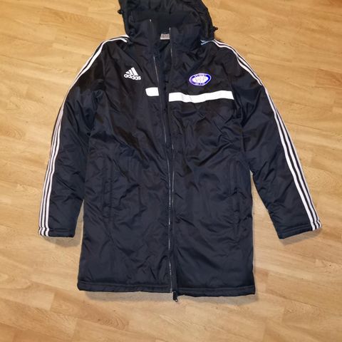 Vif boblejakke selges.(Adidas merke)