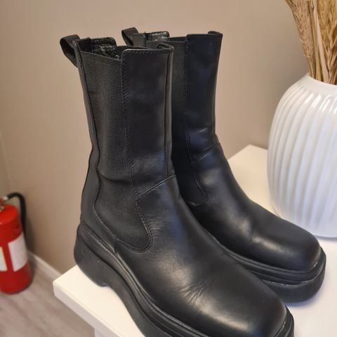 Vagabond boots