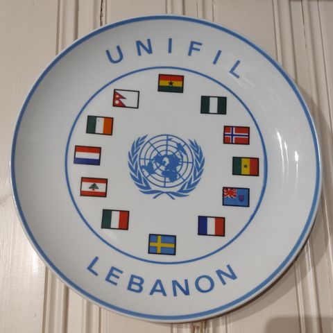 Platte og flagg UNIFIL.