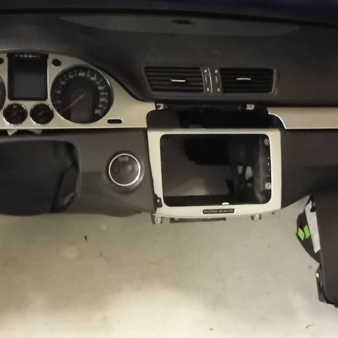 Dashbord VOLKSWAGEN PASSAT B6 ,2.0 TDI, 103kW, 2005-2010