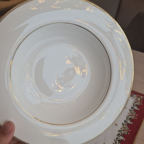 Tallerkener fra Royal Bone China