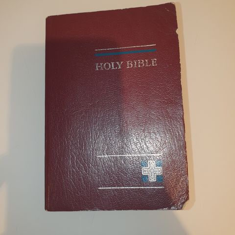 Holy Bible. Red Letter Edition fra 1988