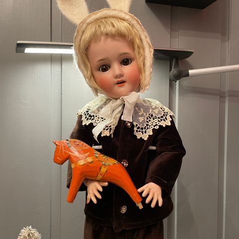 Antikk German Schoenau & Hoffmeister Dolly Face doll.