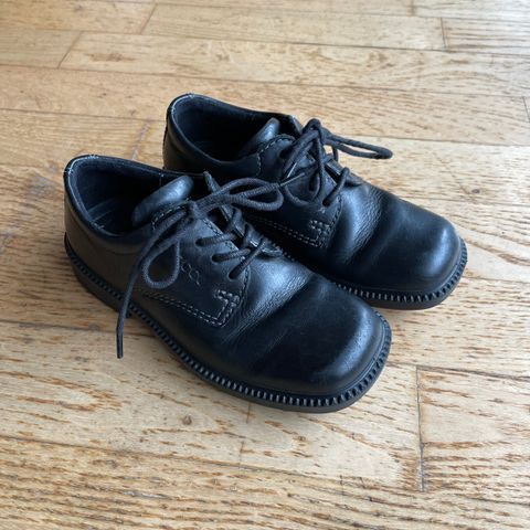 Svarte og grå pensko og  ecco sneakers str 21,22,23, 30, 31