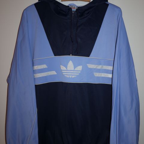 Unik mulighet: Ekte vintage Adidas hettegenser i omtrent original tilstand