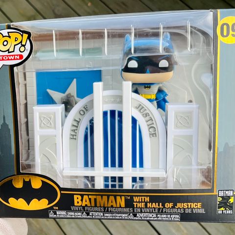 Funko Pop! Town: Batman with the Hall of Justice | DC (09)