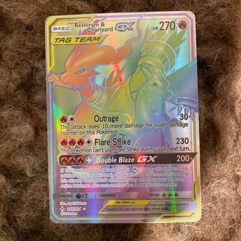 Reshriam & Charizard gx pokemon kort til salgs