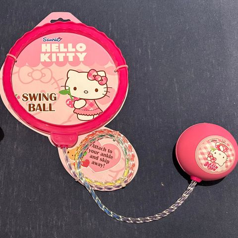 Sving-ball med Hello Kitty-motiv