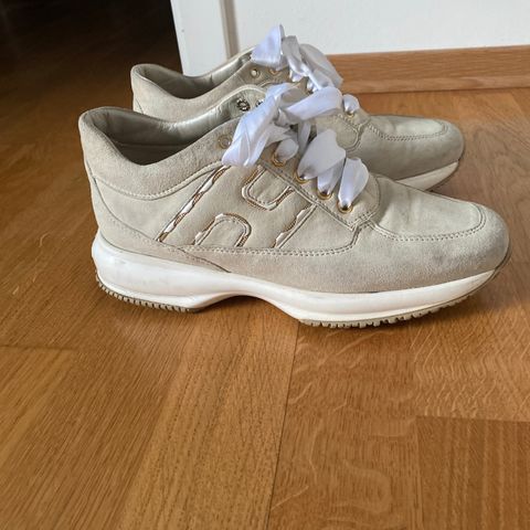 Italienske helsesko Beige Hogan str 39 selges kr 300