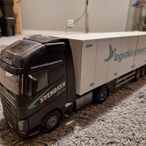 Emek Volvo FH12 1:25 "Logistikksenteret"